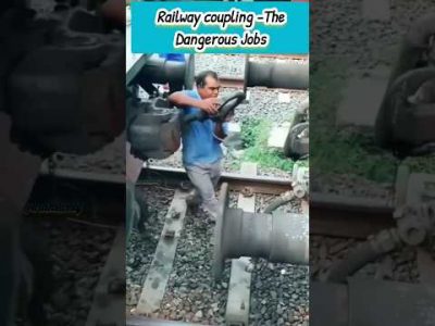 train coach coupling | unique coach coupling | hard work. #coupling #coach #engine #pointman #fitter